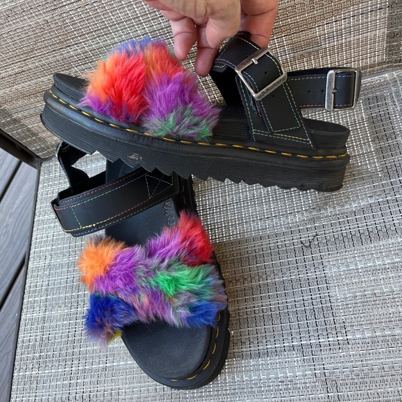 DR MARTEN LADIES BLACK VOSS II FLUFFY RAINBOW SOFTWAIR PLATFORM PRIDE SANDALS - Picture 1 of 16